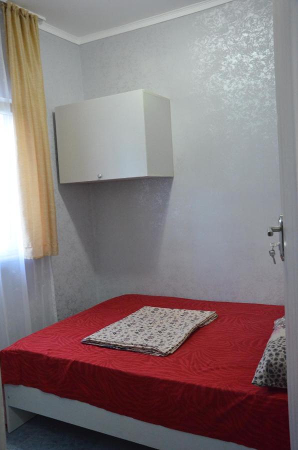 Hostel California Batumi Bagian luar foto
