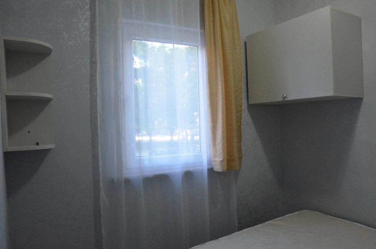 Hostel California Batumi Bagian luar foto