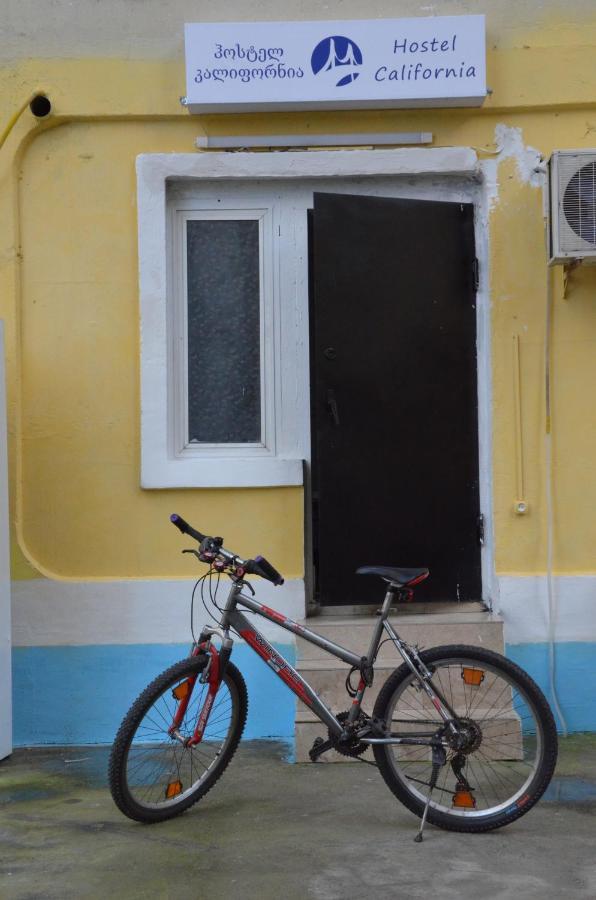 Hostel California Batumi Bagian luar foto