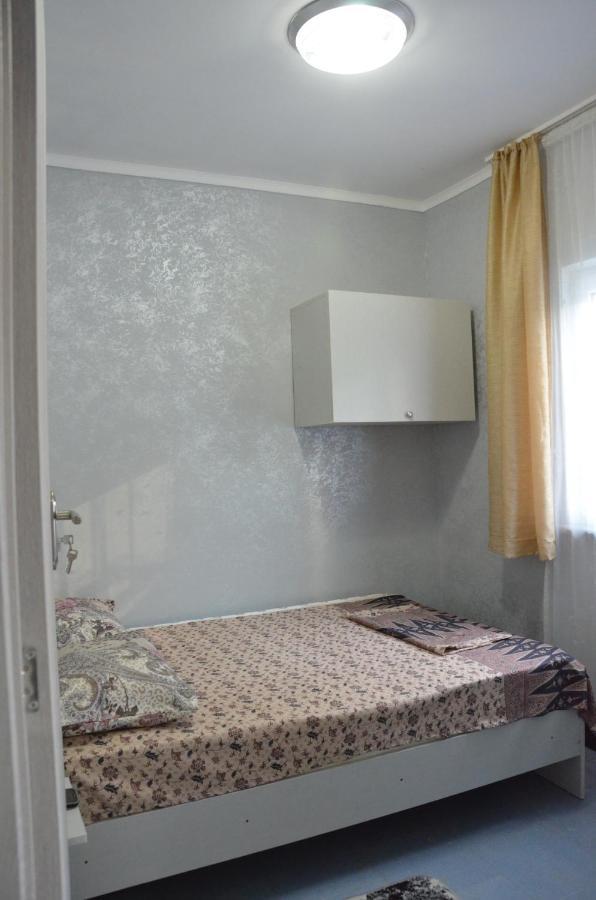 Hostel California Batumi Bagian luar foto