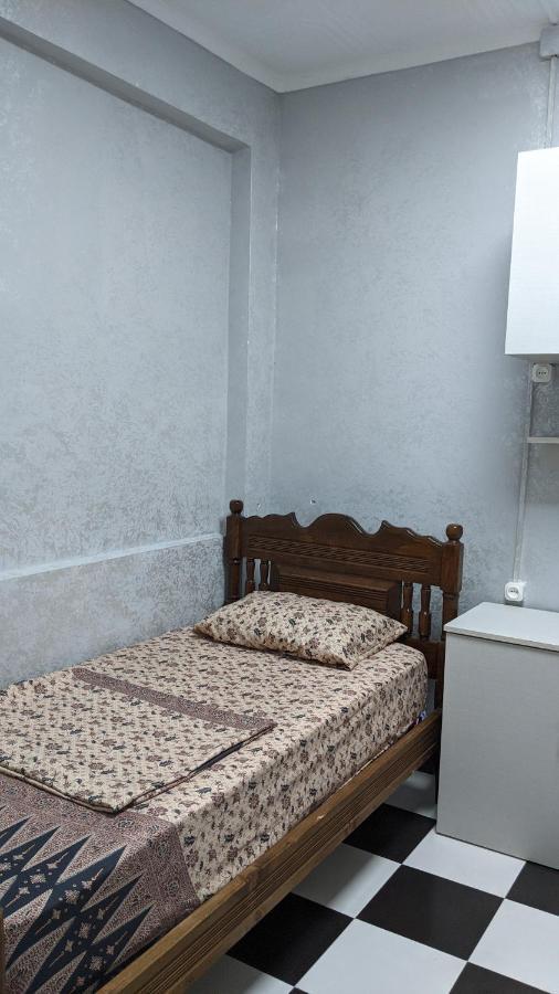 Hostel California Batumi Bagian luar foto