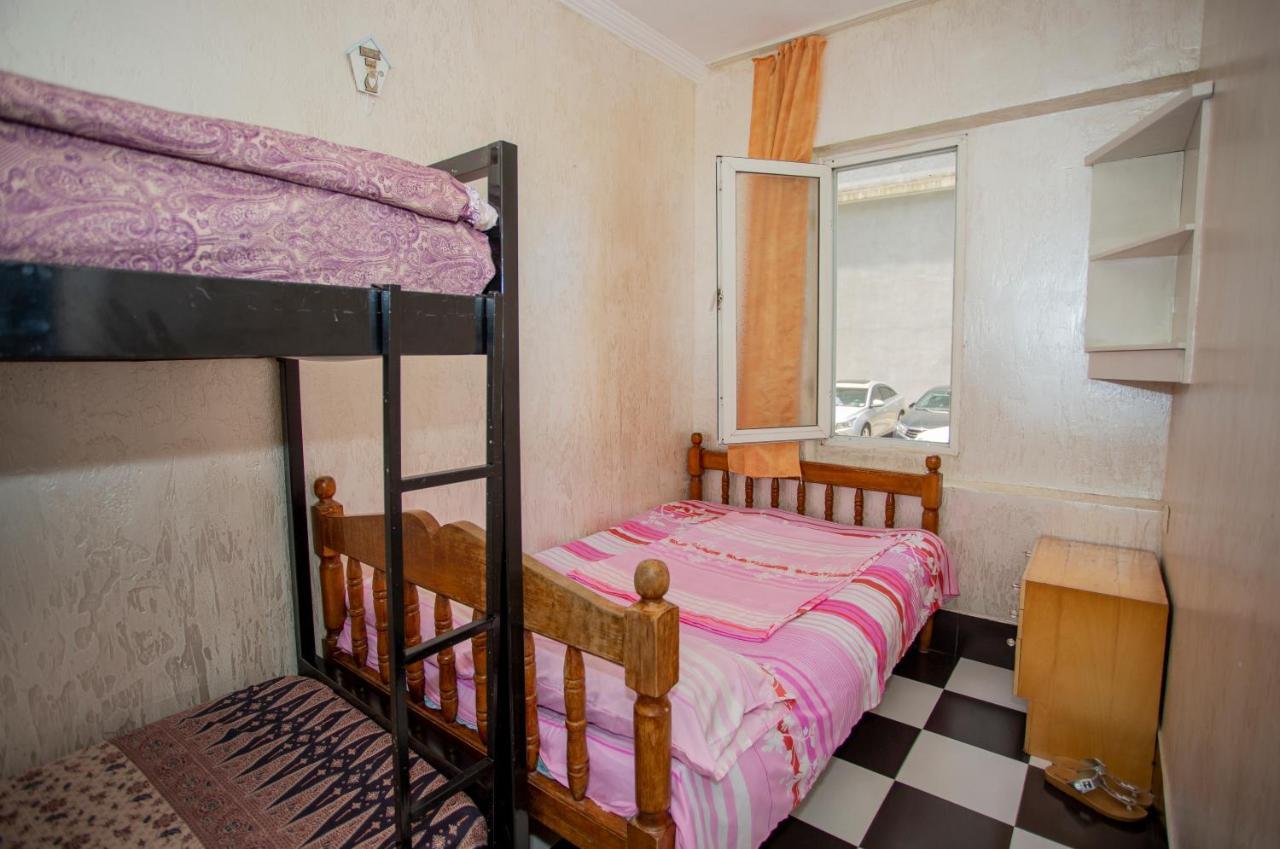 Hostel California Batumi Bagian luar foto