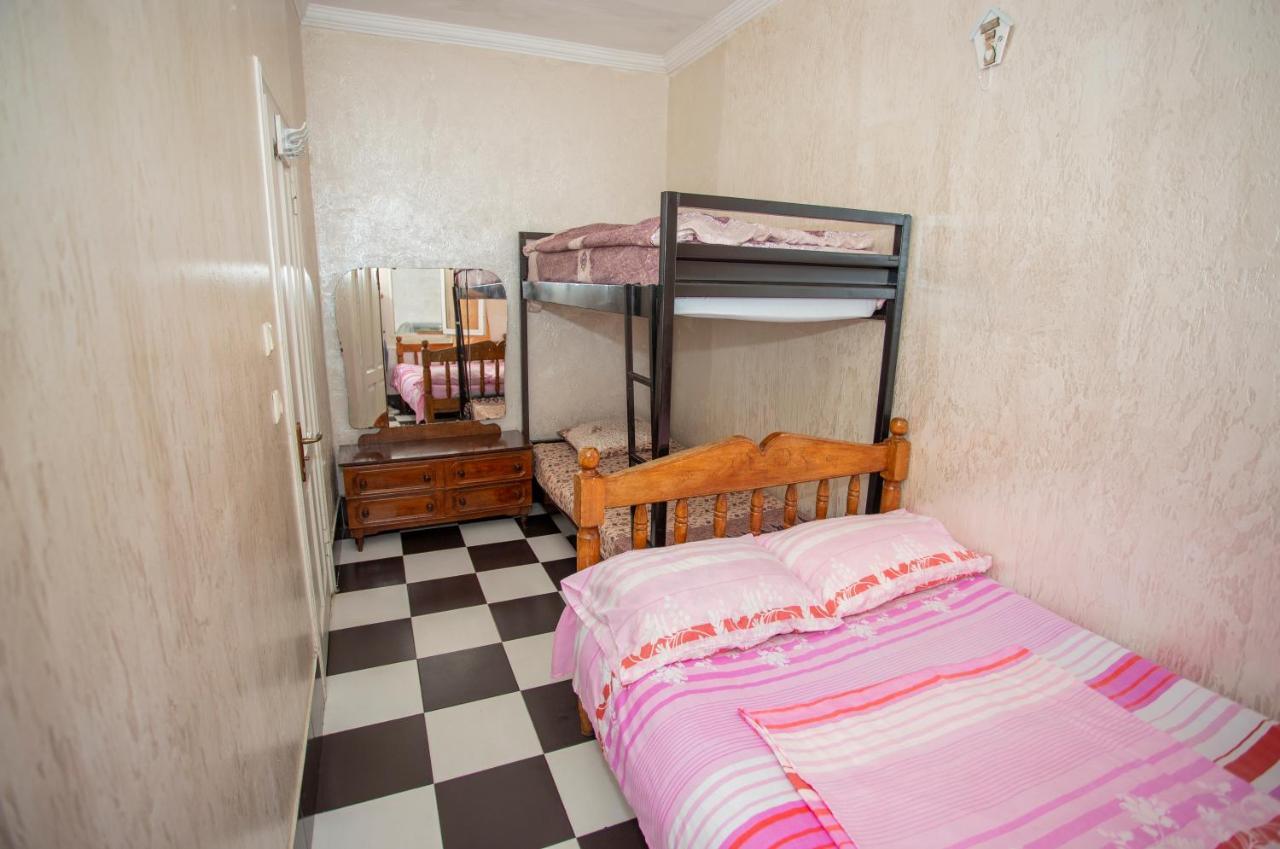 Hostel California Batumi Bagian luar foto