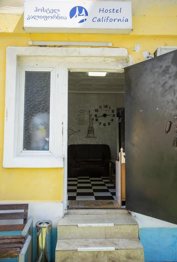 Hostel California Batumi Bagian luar foto